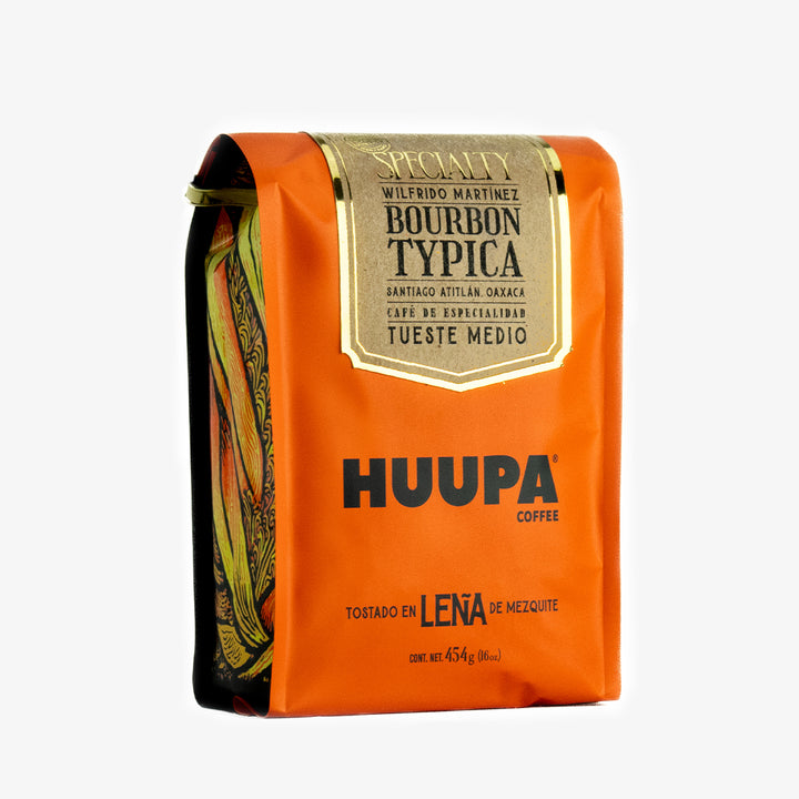 Bolsa naranja de café de especialidad Huupa Bourbon Typica en un fondo blanco 454g