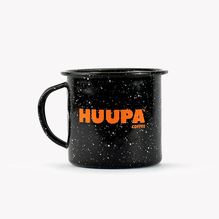 taza de peltre negra